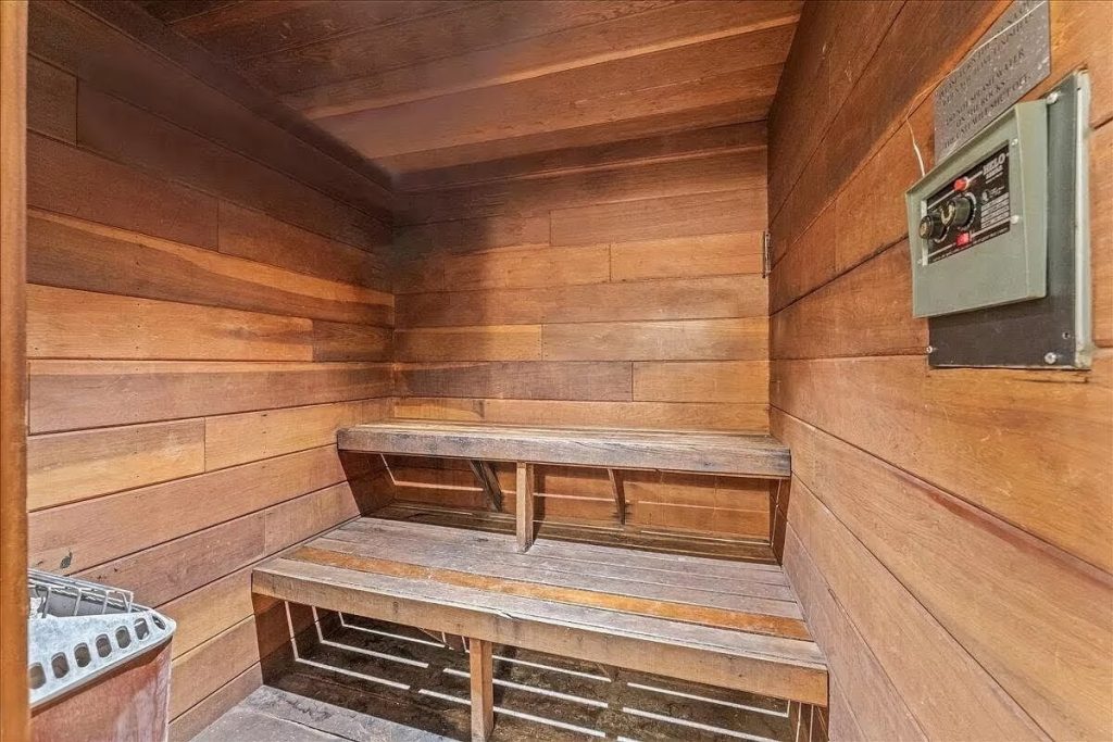 Private mens and womens sauna.